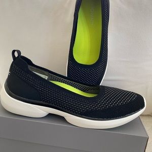 NWT! Vionic Kallie Slip On Sneaker Size 7.5 (in stores now for $100)